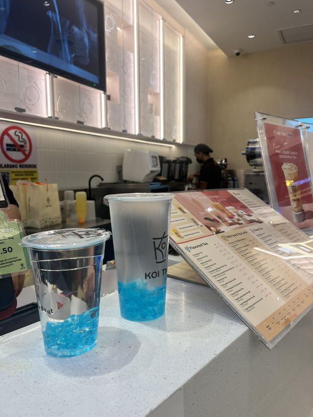 🧋 Silken Sips & Bursting Pearls — Golden Bubble Milk Tea at The Koi