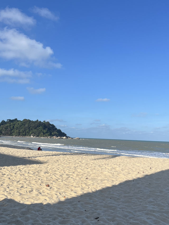 🖤🌊 Pantai Batu Hitam – Kuantan’s Underrated Black Rock Beach