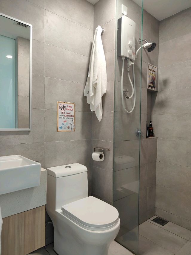Riviera City Hotel by Guestonic: Luxe Comfort at Budget Ease 🌃🛏️🍵