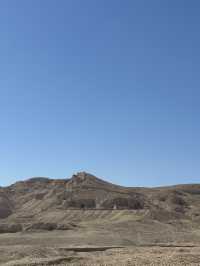 Terraces Of Defiance: A Queen’s Geometry Against the Gods