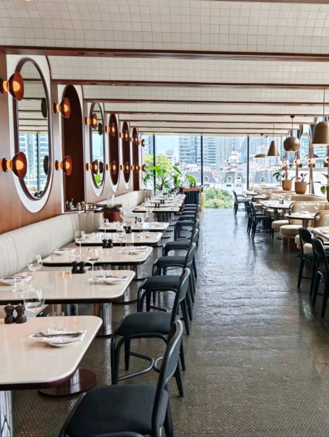 The Standard, Bangkok Mahanakhon 