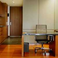 Organic Elegance and Urban Stillness