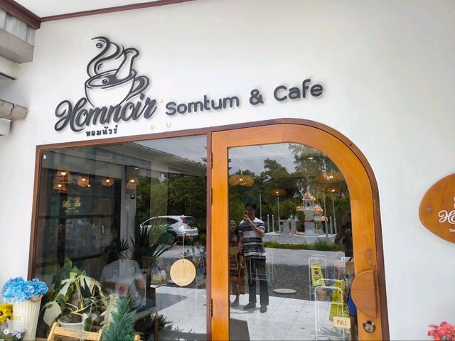 Homnoir หอมนัวร์ somtum&cafe 