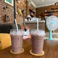 Chalee & Hot Chocolate คาเฟ่ลับกลางทุ่ง
