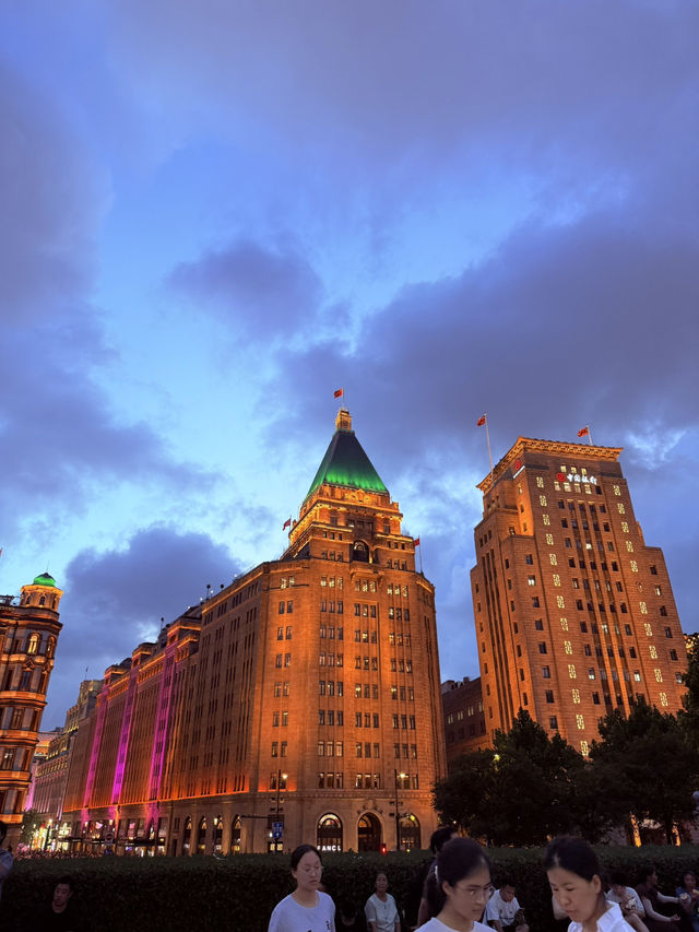 Discovering Shanghai: A Visual Journey Through Light, Nature, and City Glamour
