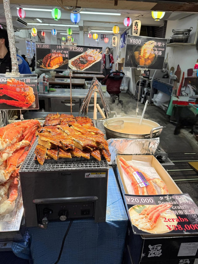 黑門市場🇯🇵 新鮮的海產比比皆是。