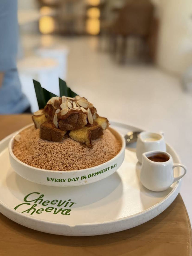 CheevitCheeva Hatyai, Bingsu Bliss in a Minimalist Haven