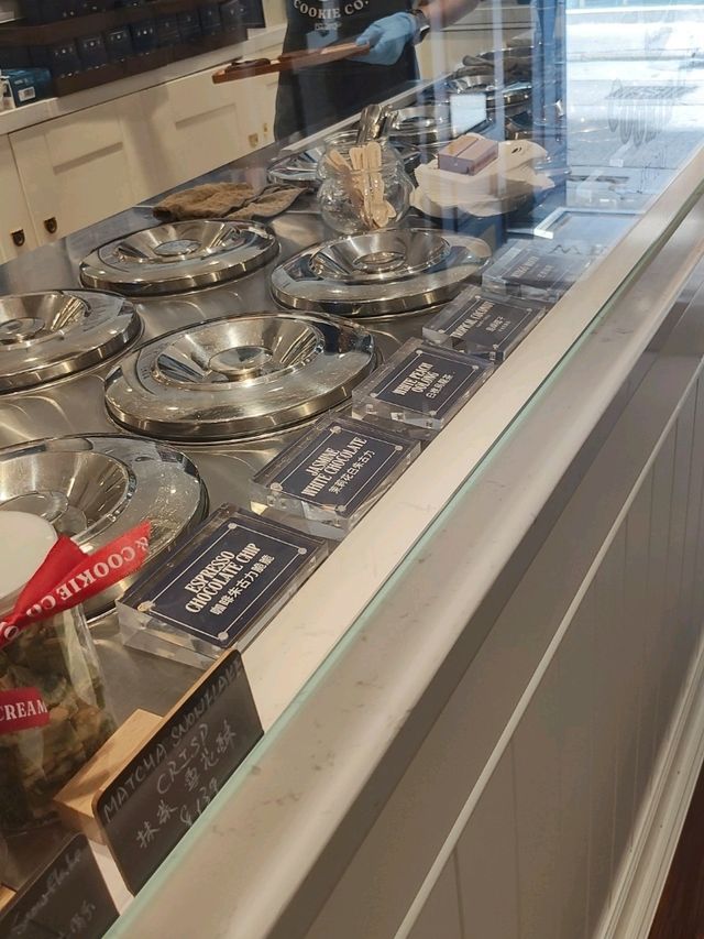 極邪惡 🍪曲奇雪糕三文治🍨