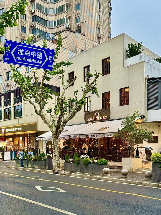 Apoli Itabakery, Shanghai — A Magical Café Straight Out of a Storybook Apoli Itabakery, Shanghai — A Magical Café Straight Out of a Storybook
