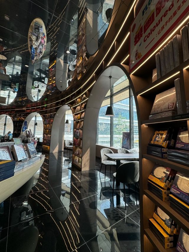 Zhongshuge Bookstore: Reading in a Dreamscape