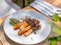 เปิดประสบการณ์มื้ออาหารริมทะเล หาดไม้ขาว