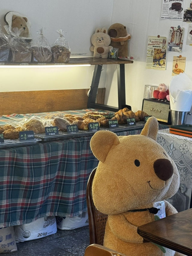 귀여운 쿼카가 밝혀주는 빵집