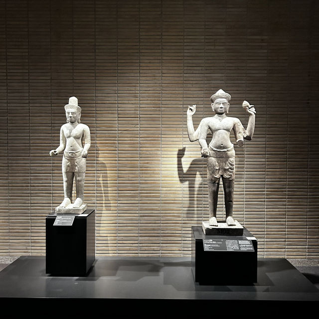 Divine Stone: A Solo Journey Through the Khmer Sculpture Gallery 🏛️