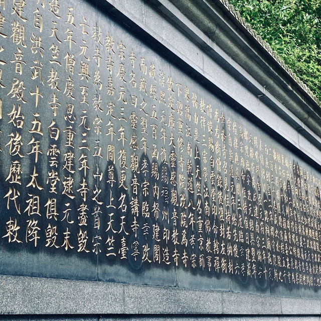 Hangzhou’s Temple Glow✨