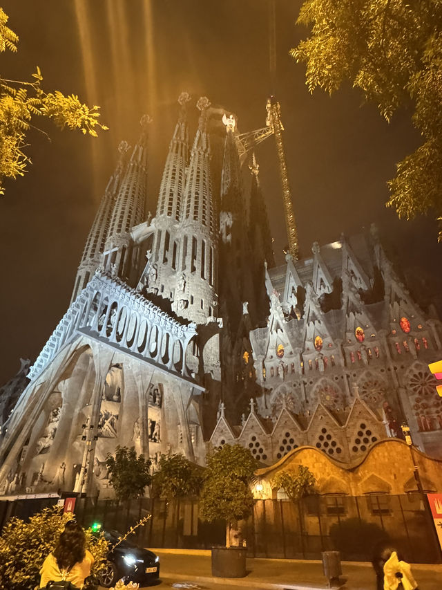 【Barcelona 一日行程攻略】高第建築 × 在地美食 ✨