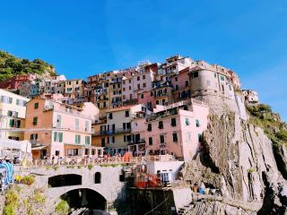 Manarola: A Colorful Fairytale on the Cliffs