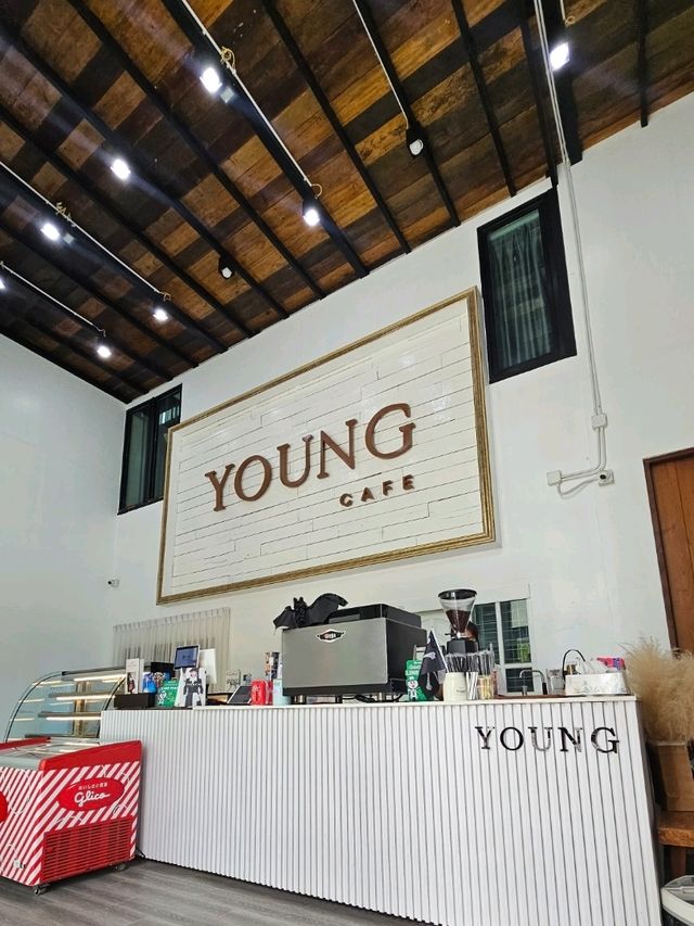 YOUNG CAFE คาเฟ่สไตล์มินิมอลมินิใจ