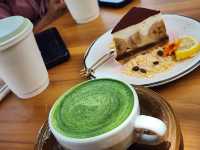 ร้านกาแฟ บรรยากาศริมทะเล ร้านสวย เครื่องดื่มอร่อย 