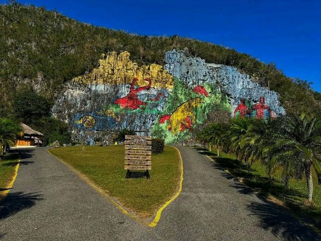 🎨 Mural of Prehistory – A Vibrant Journey Through Time