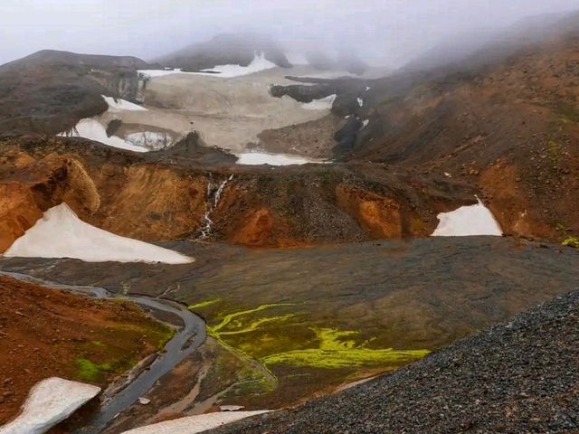 🌋💧 Hveravellir – Iceland’s Untamed Geothermal Wonderland 🌋💧 Hveravellir – Iceland’s Untamed Geothermal Wonderland