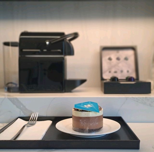 THE BIGGEST HILTON IN ASIA PACIFIC