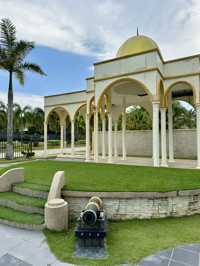 Sunny Escape🌞 Family-Friendly Fun at Anjung Floria Sunny Escape🌞 Family-Friendly Fun at Anjung Floria