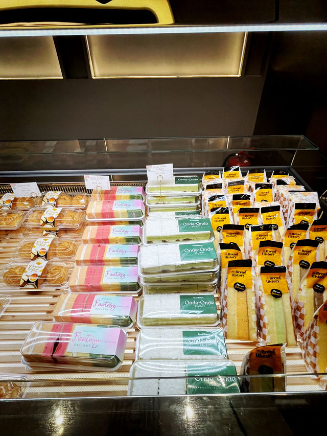 A popular Taichung eatery serving generous, meat-heavy donburi bowls with simple but tasty side dish A popular Taichung eatery serving generous, meat-heavy donburi bowls with simple but tasty side dish