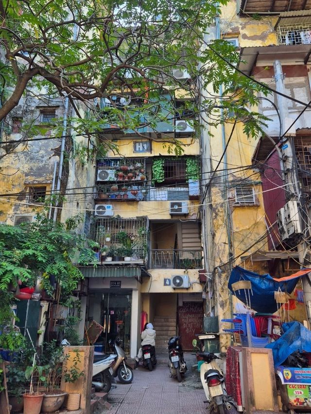 Hanoi's Old Quarter: A Lively Maze of History and Commerce Hanoi's Old Quarter: A Lively Maze of History and Commerce