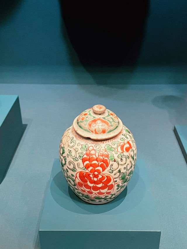 “Porcelain Treasures at Borneo Cultures Museum” “Porcelain Treasures at Borneo Cultures Museum”