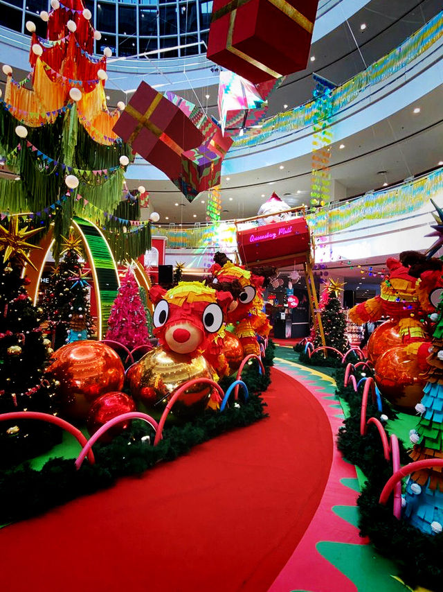 Queensbay Mall’s Happy Piñata Holiday Queensbay Mall’s Happy Piñata Holiday