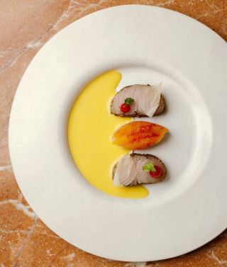 A Southern Italian Ode in Central! Estro: Michelin Star Excellence × Chef Antimo Maria Merone × Retro-Luxe Design by André Fu