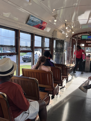 ニューオーリンズをスタイリッシュに巡ろう🚋 1.25ドルの路面電車体験