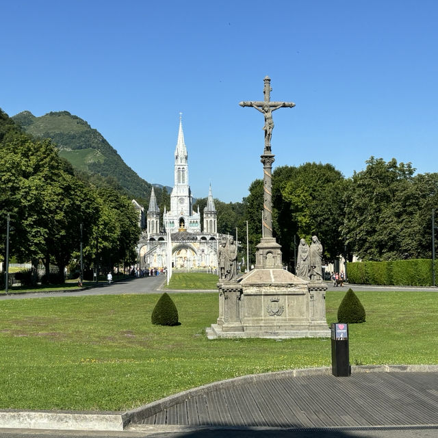 A solemn holiday in Lourdes