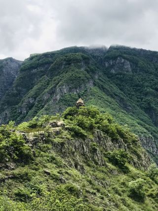 Hiking in Halidzor, Armenia is a great adventure for nature lovers and outdoor enthusiasts.
