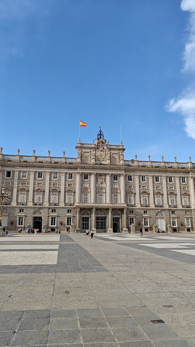 📍Palacio Real de Madrid: Royal Armory & Throne Room – A Look at Spanish Royal History
