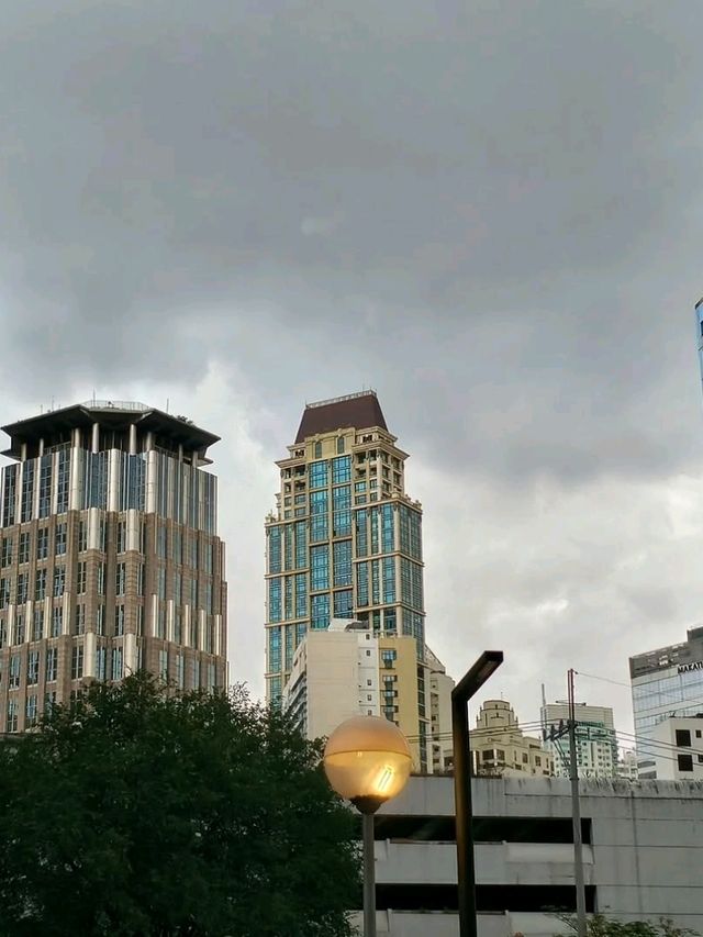 🏙️ Makati: The Stylish Pulse of Metro Manila 💼🌿