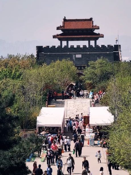 Climbing Dalian’s Dahei Mountain: A Journey Above the Sea and Sky