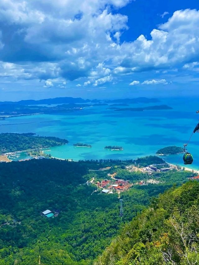 🌉 Langkawi Sky Bridge – A Thrilling Walk Above the Clouds