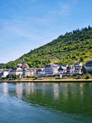 Cochem Charms: Half-timbered Magic by the Moselle 🏰🌊