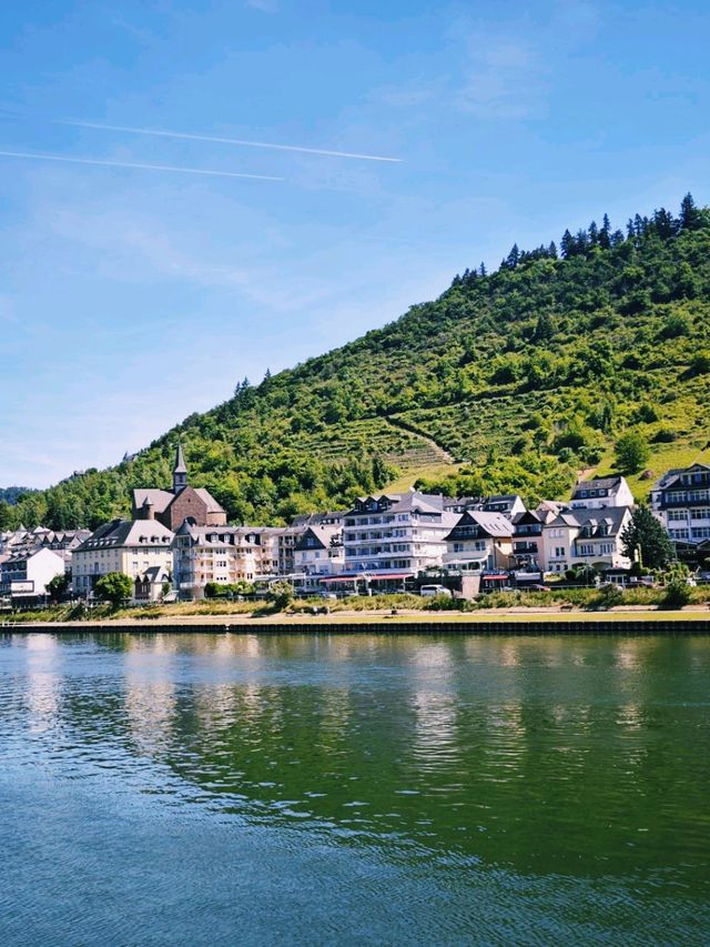 Cochem Charms: Half-timbered Magic by the Moselle 🏰🌊 Cochem Charms: Half-timbered Magic by the Moselle 🏰🌊