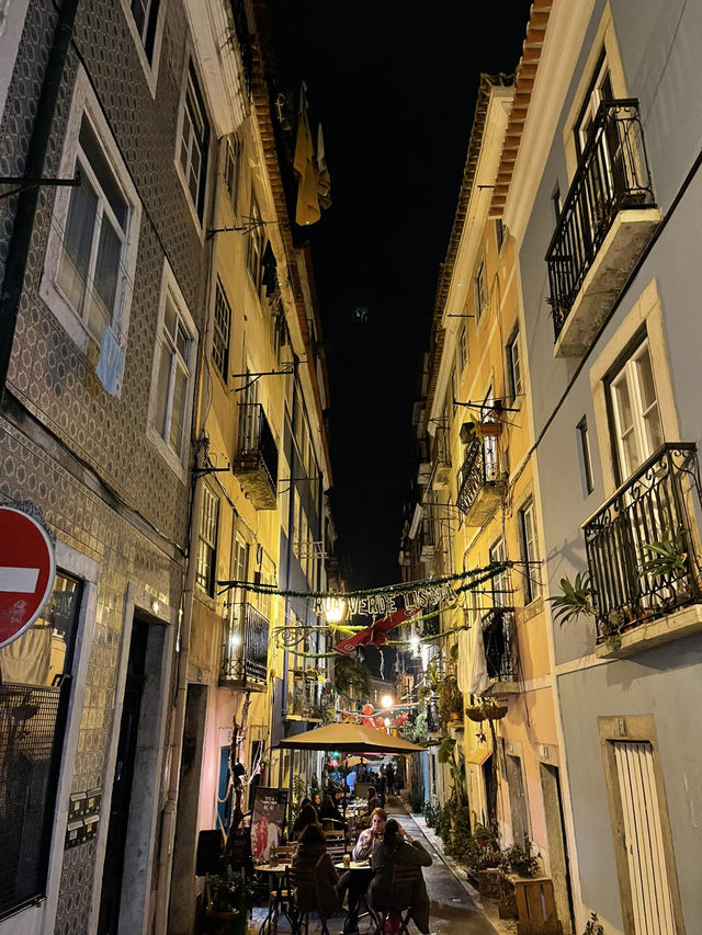 🍴 Lisbon: Food, Streets & Colorful Vibes 🍴 Lisbon: Food, Streets & Colorful Vibes