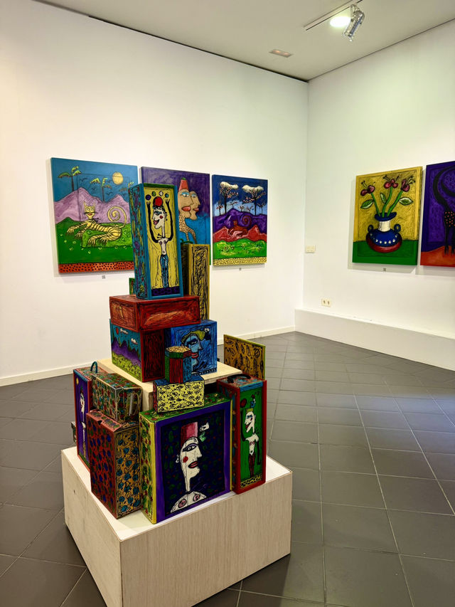 Tradition in Conversation with Modernity Tradition in Conversation with Modernity