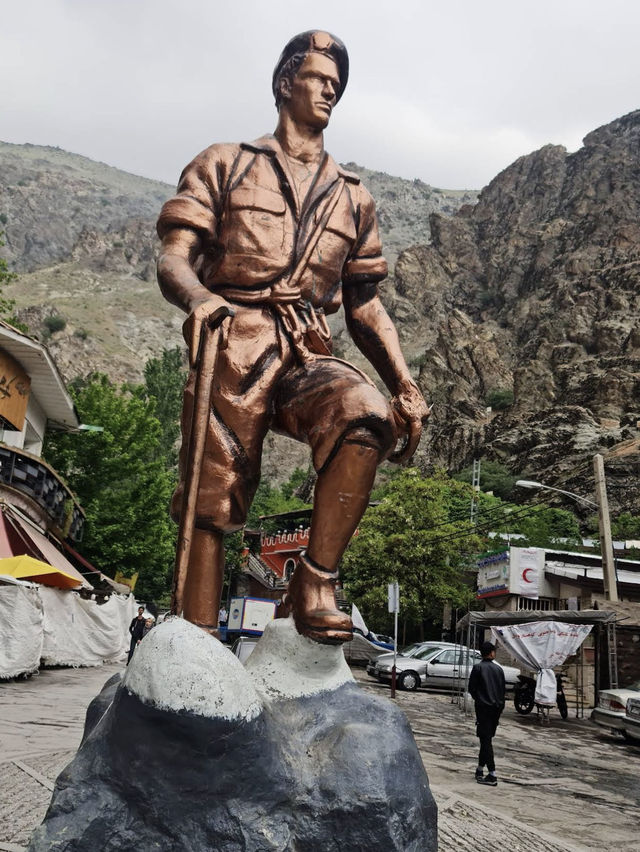 🍁 Darband – Tehran’s Autumn Mountain Escape 🌿