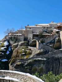 Hiking to Greece's Majestic Meteora✨💫