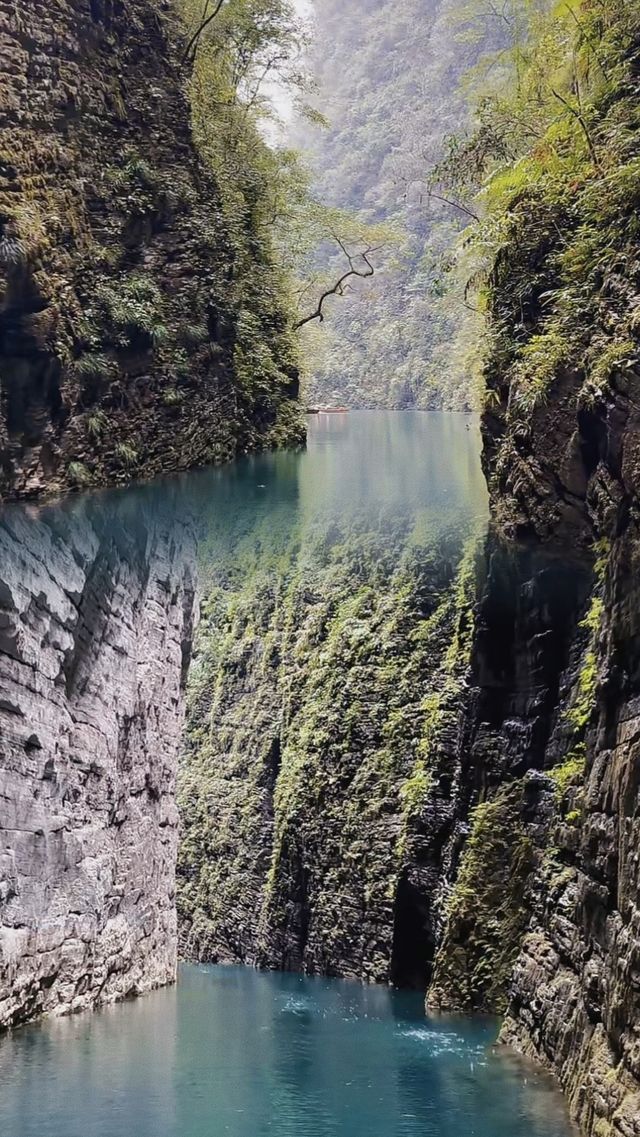 輕舟已過萬重山//屏山峽谷