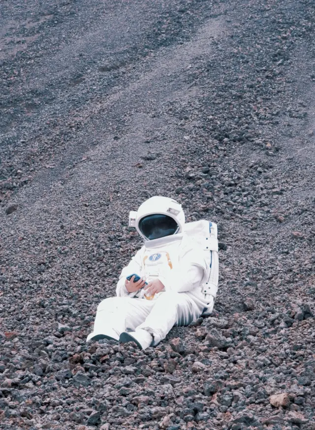 Come to Wulan Hada Volcano and be a cute astronaut!