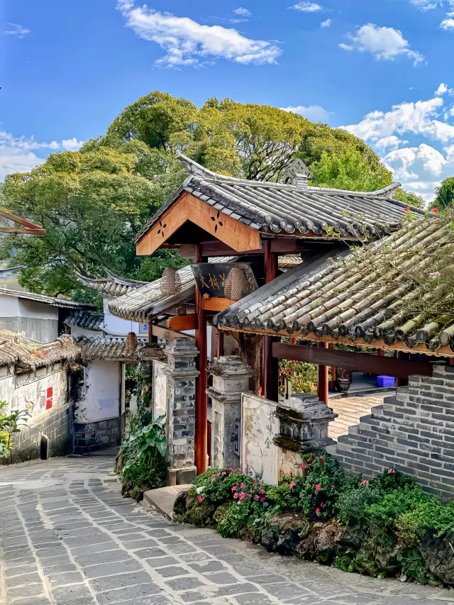 Compared to Lijiang and Dali, I love Tengchong, an ancient town that has made it to the National Geographic list, even more