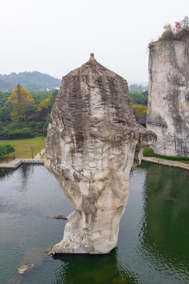 來到柯岩風景區賞秋，感受1800多年的人文歷史