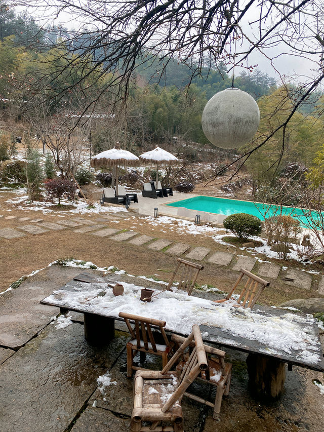 下雪了，進山泡溫泉去吧