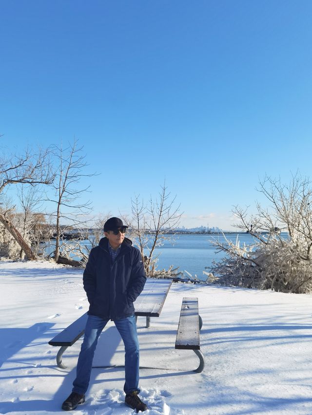 安大略湖畔多倫多， 這裡仍然大雪紛飛，天寒地凍